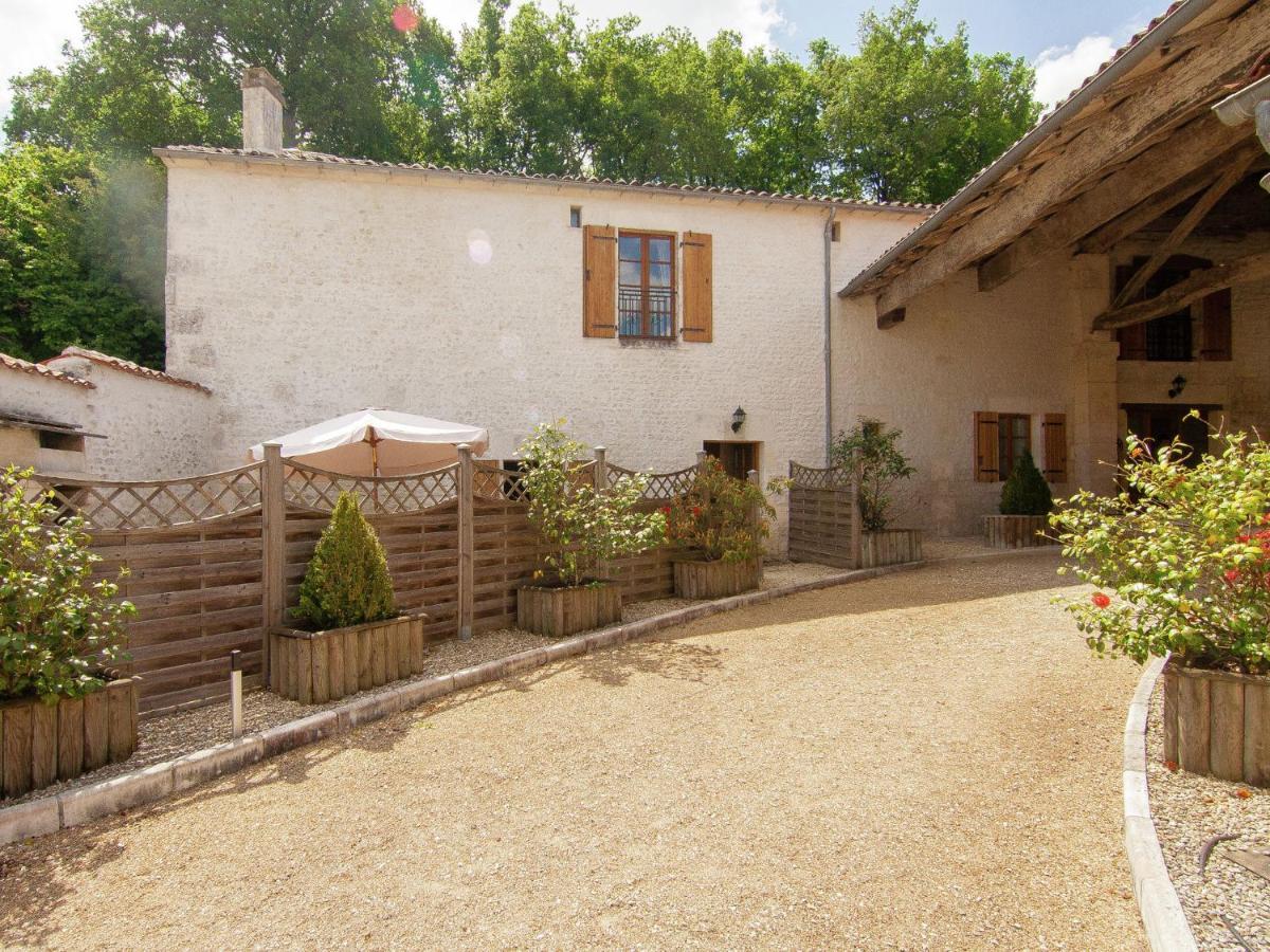 Luxury Apartment With Terrace Saint-Preuil Exterior photo