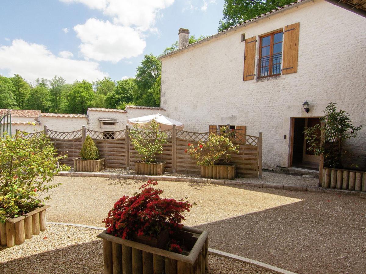 Luxury Apartment With Terrace Saint-Preuil Exterior photo